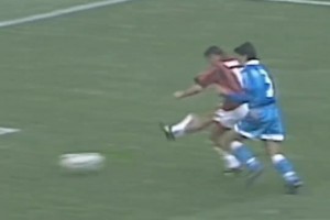 他是您的足球初戀嗎？每個動作都透露著優雅！