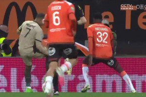 過于夸張姆巴佩空中油炸丸子過人送助攻，登貝萊推空門得手！